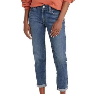 Levi’s women’s boyfriend jeans medium wash distressed size 32 stretch